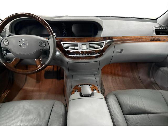 Photo of 2009 Silver Mercedes-Benz S-Class