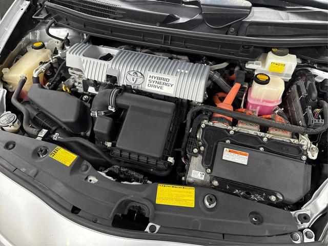 Photo of 2013 Classic Silver Metallic Toyota Prius