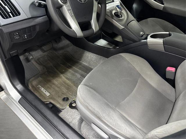 Photo of 2013 Classic Silver Metallic Toyota Prius