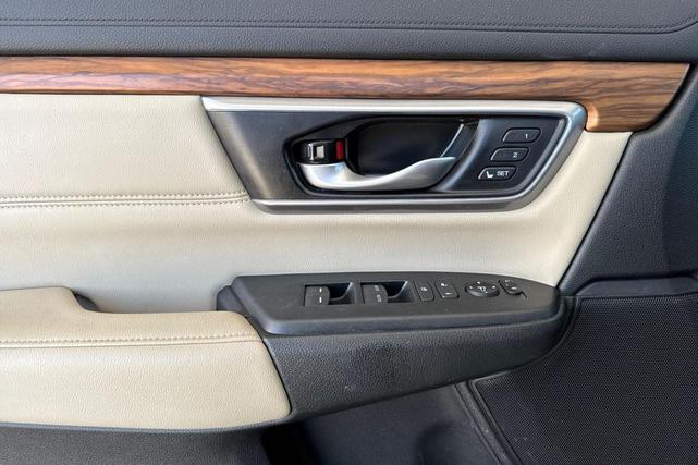 Photo of 2020 Platinum White Pearl Honda CR-V