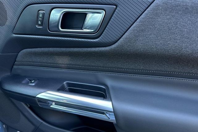 Photo of 2025 Vapor Blue Ford Mustang