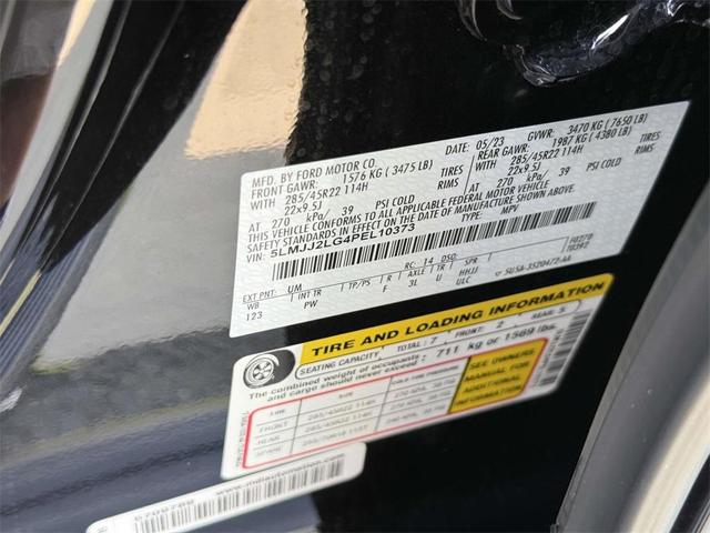 Photo of 2023 Infinite Black Metallic Clearcoat Lincoln Navigator