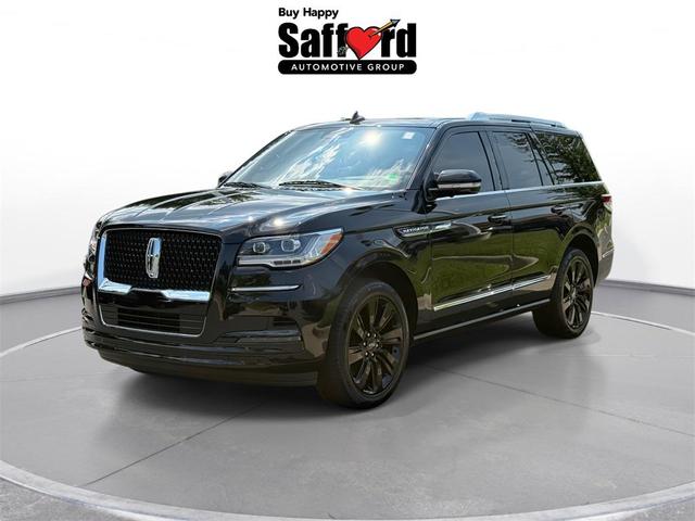 Photo of 2023 Infinite Black Metallic Clearcoat Lincoln Navigator