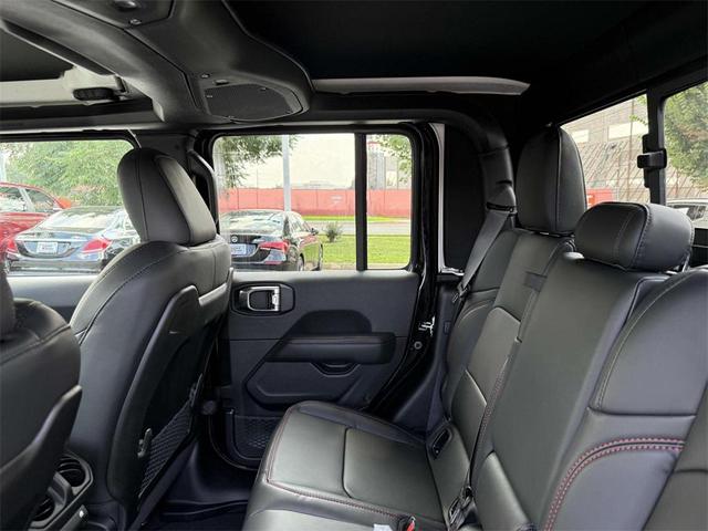 Photo of 2025 Black Clearcoat Jeep Gladiator