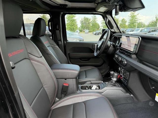 Photo of 2025 Black Clearcoat Jeep Gladiator