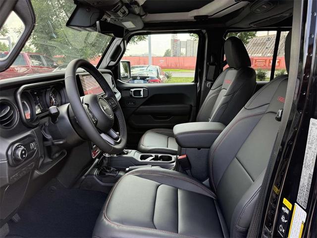 Photo of 2025 Black Clearcoat Jeep Gladiator