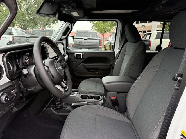 Photo of 2025 Bright White Clearcoat Jeep Wrangler