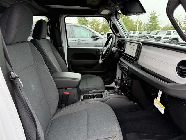 Photo of 2025 Bright White Clearcoat Jeep Wrangler