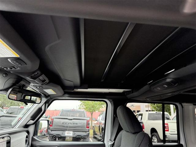Photo of 2025 Bright White Clearcoat Jeep Wrangler