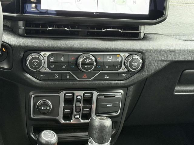 Photo of 2025 Bright White Clearcoat Jeep Wrangler