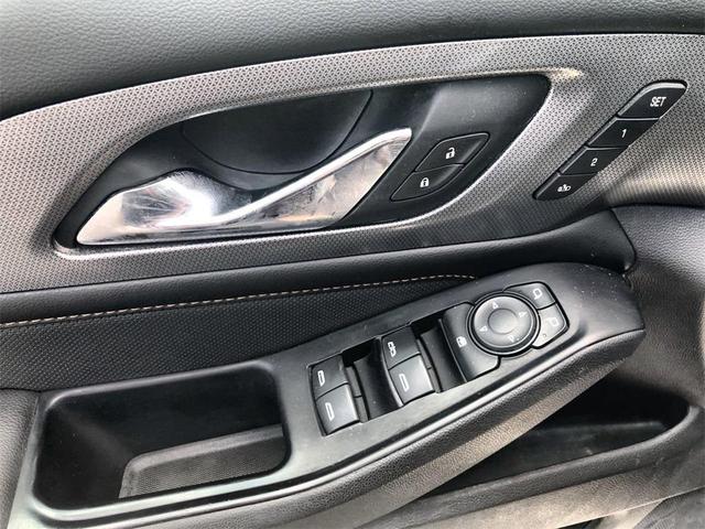 Photo of 2018 Summit White Chevrolet Traverse