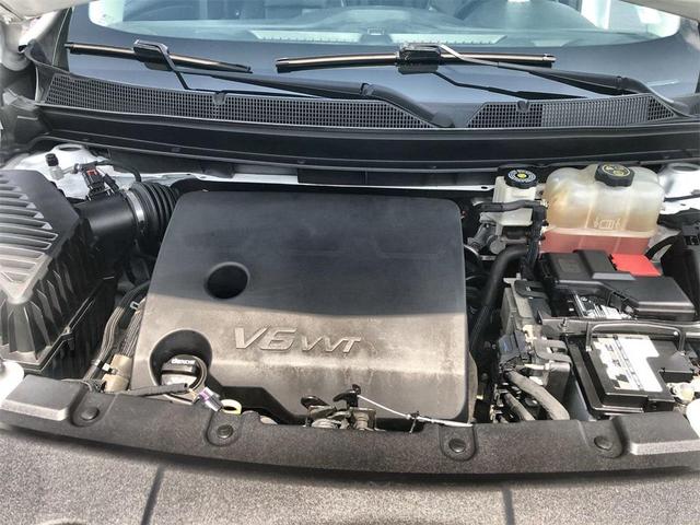 Photo of 2018 Summit White Chevrolet Traverse