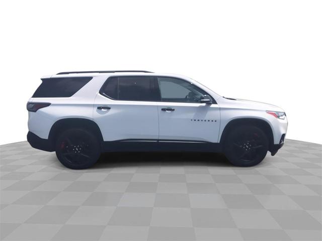 Photo of 2018 Summit White Chevrolet Traverse