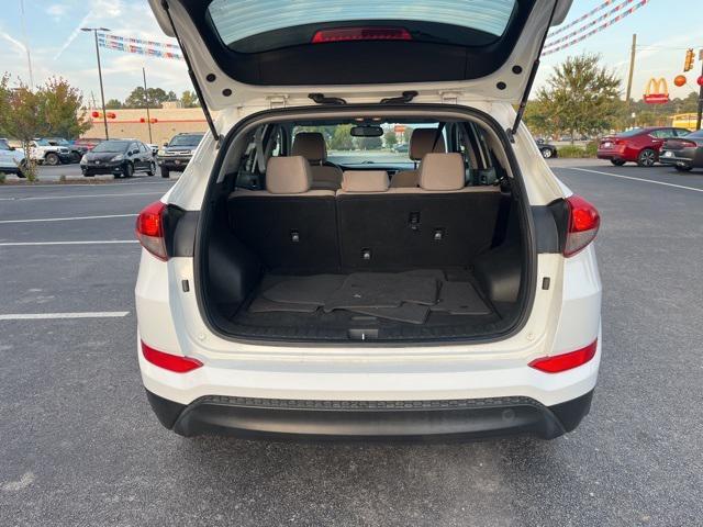 Photo of 2016 Winter White Hyundai TUCSON