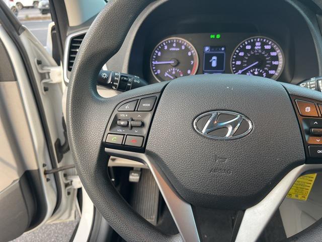 Photo of 2016 Winter White Hyundai TUCSON