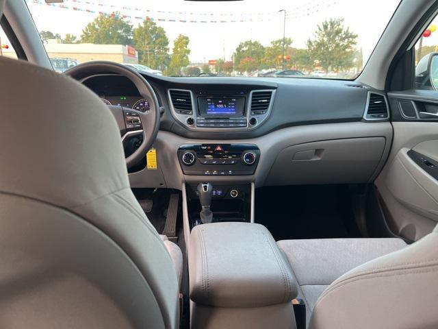 Photo of 2016 Winter White Hyundai TUCSON