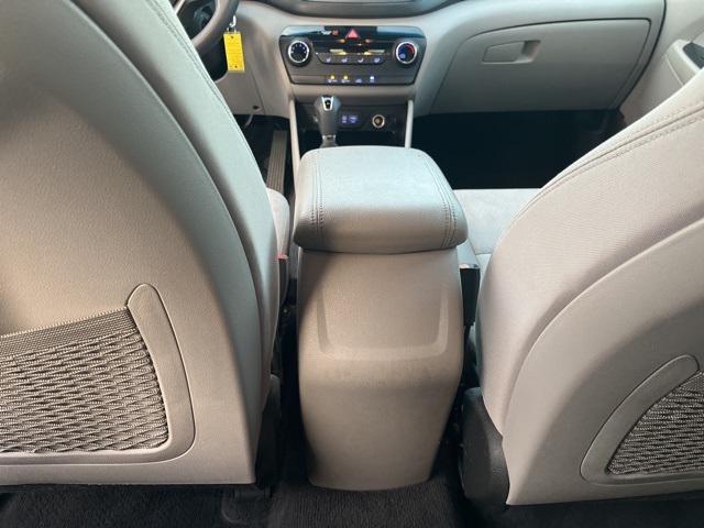 Photo of 2016 Winter White Hyundai TUCSON
