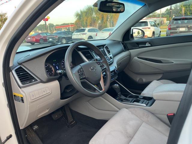 Photo of 2016 Winter White Hyundai TUCSON