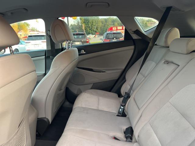 Photo of 2016 Winter White Hyundai TUCSON