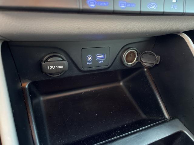 Photo of 2016 Winter White Hyundai TUCSON