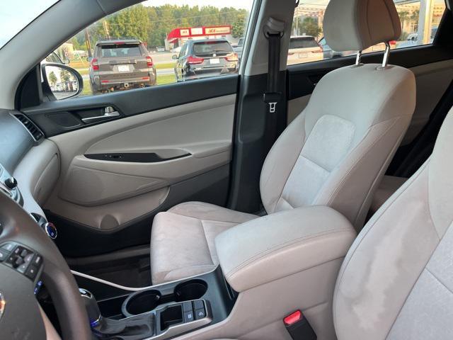 Photo of 2016 Winter White Hyundai TUCSON