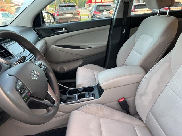 Photo of 2016 Winter White Hyundai TUCSON