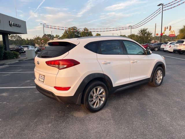Photo of 2016 Winter White Hyundai TUCSON