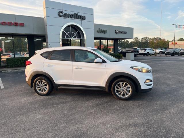 Photo of 2016 Winter White Hyundai TUCSON
