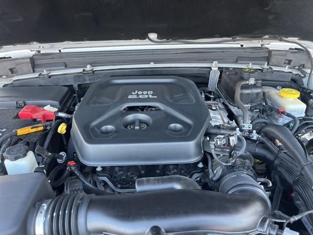 Photo of 2022 Bright White Clearcoat Jeep Wrangler Unlimited