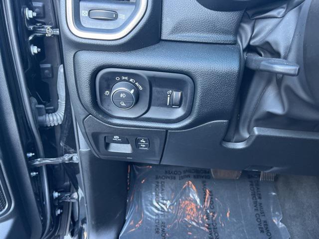 Photo of 2022 Diamond Black Crystal Pearlcoat RAM 1500