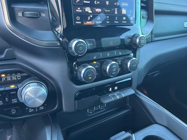 Photo of 2022 Diamond Black Crystal Pearlcoat RAM 1500