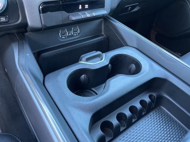Photo of 2022 Diamond Black Crystal Pearlcoat RAM 1500