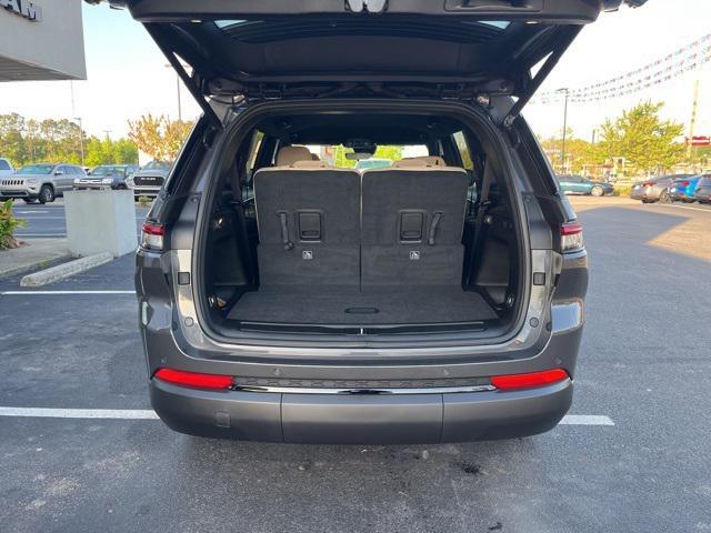 Photo of 2025 Baltic Gray Metallic Clearcoat Jeep Grand Cherokee L