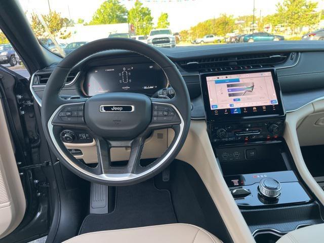 Photo of 2025 Baltic Gray Metallic Clearcoat Jeep Grand Cherokee L