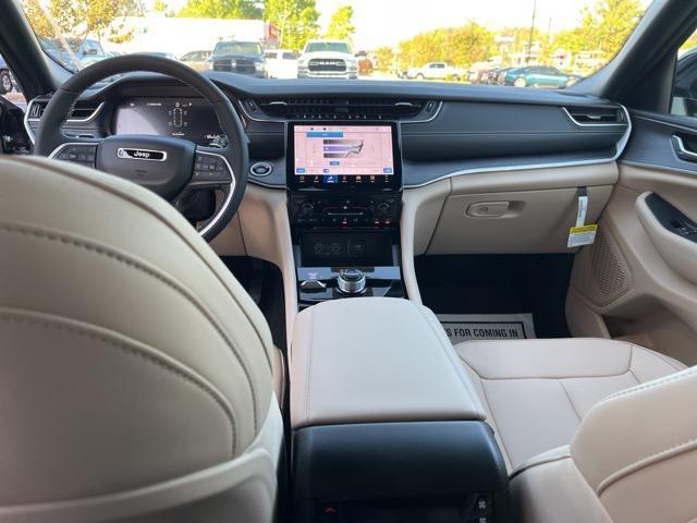 Photo of 2025 Baltic Gray Metallic Clearcoat Jeep Grand Cherokee L