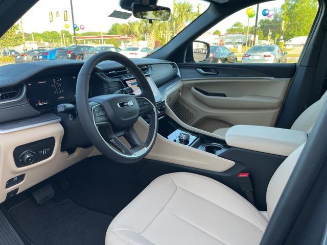 Photo of 2025 Baltic Gray Metallic Clearcoat Jeep Grand Cherokee L