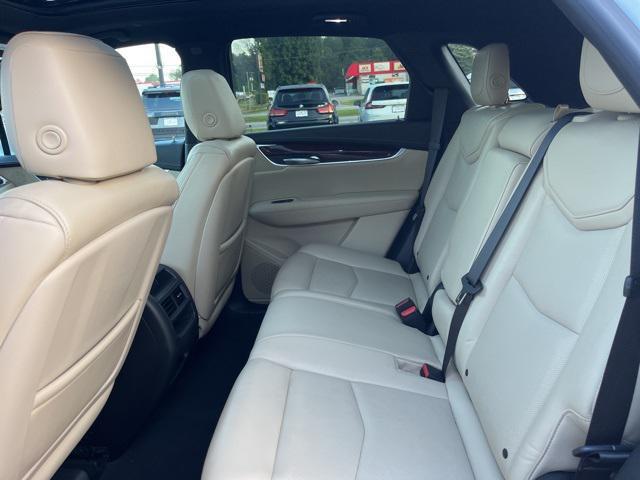 Photo of 2017 Crystal White Tricoat Cadillac XT5