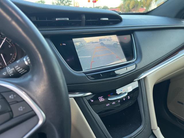 Photo of 2017 Crystal White Tricoat Cadillac XT5