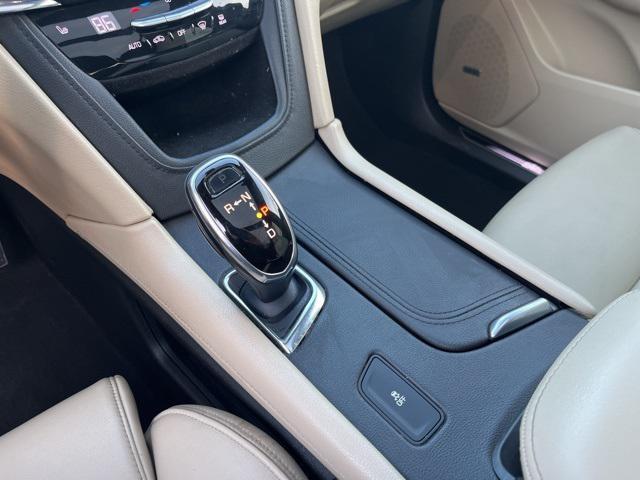 Photo of 2017 Crystal White Tricoat Cadillac XT5