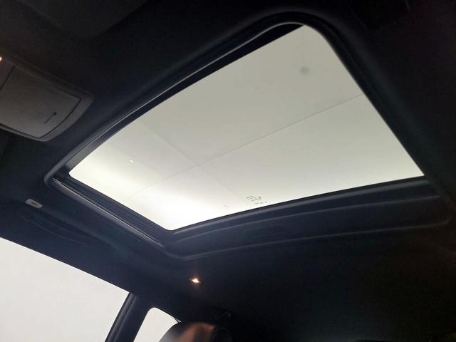 Photo of 2019 White Dodge Challenger
