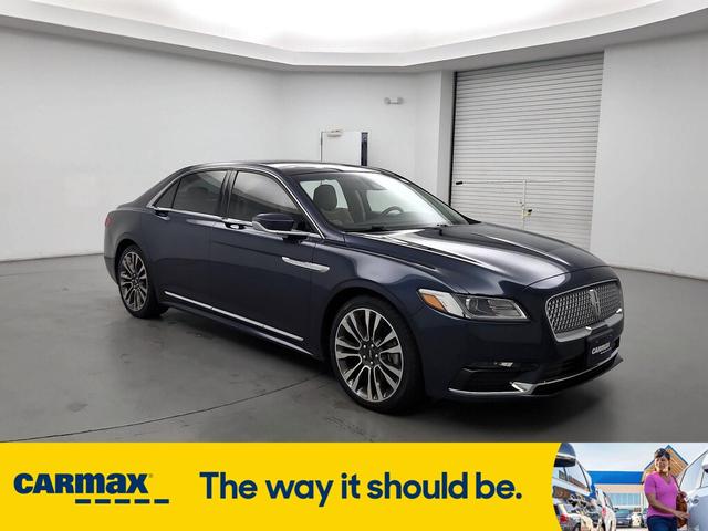 Photo of 2017 Blue Lincoln Continental
