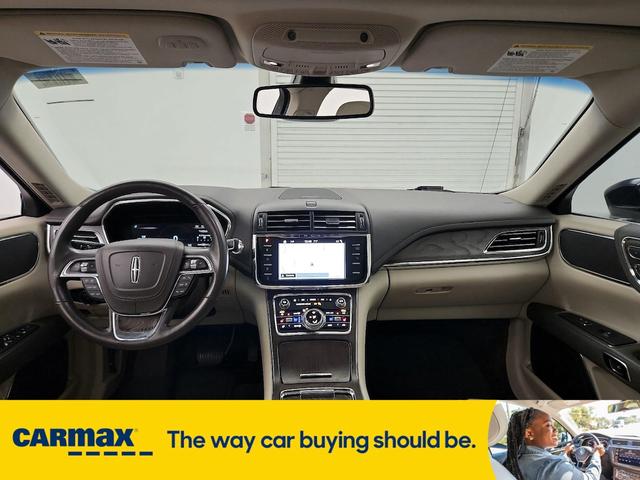 Photo of 2017 Blue Lincoln Continental