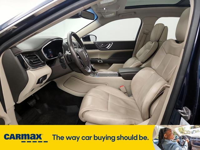 Photo of 2017 Blue Lincoln Continental