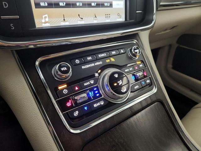 Photo of 2017 Blue Lincoln Continental