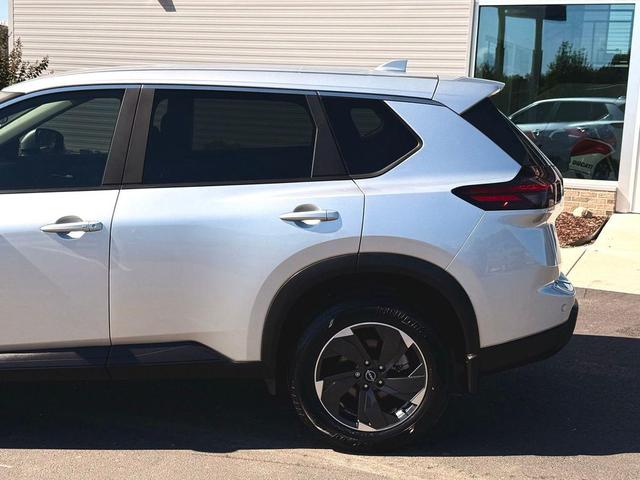 Photo of 2024 Brilliant Silver Metallic Nissan Rogue