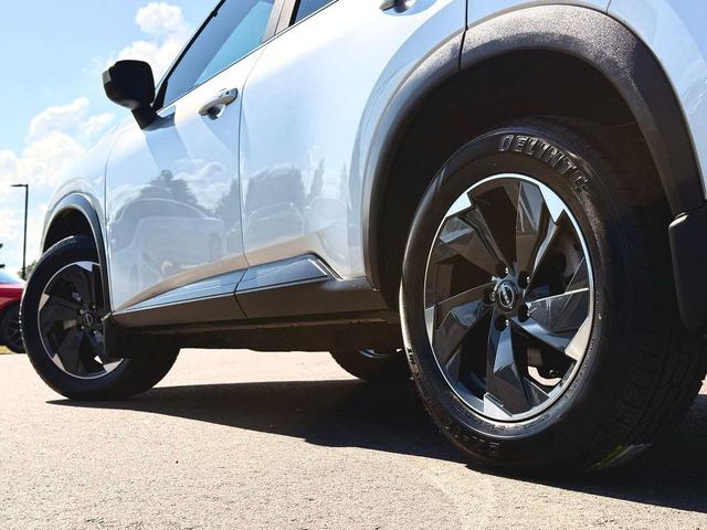 Photo of 2024 Brilliant Silver Metallic Nissan Rogue
