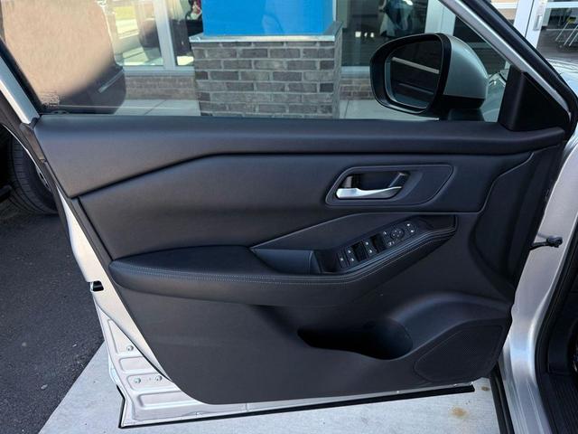 Photo of 2024 Brilliant Silver Metallic Nissan Rogue