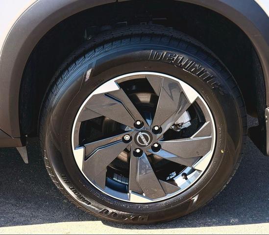 Photo of 2024 Brilliant Silver Metallic Nissan Rogue