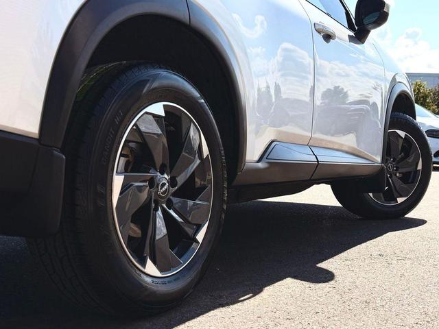 Photo of 2024 Brilliant Silver Metallic Nissan Rogue