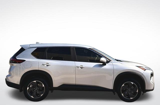 Photo of 2024 Brilliant Silver Metallic Nissan Rogue